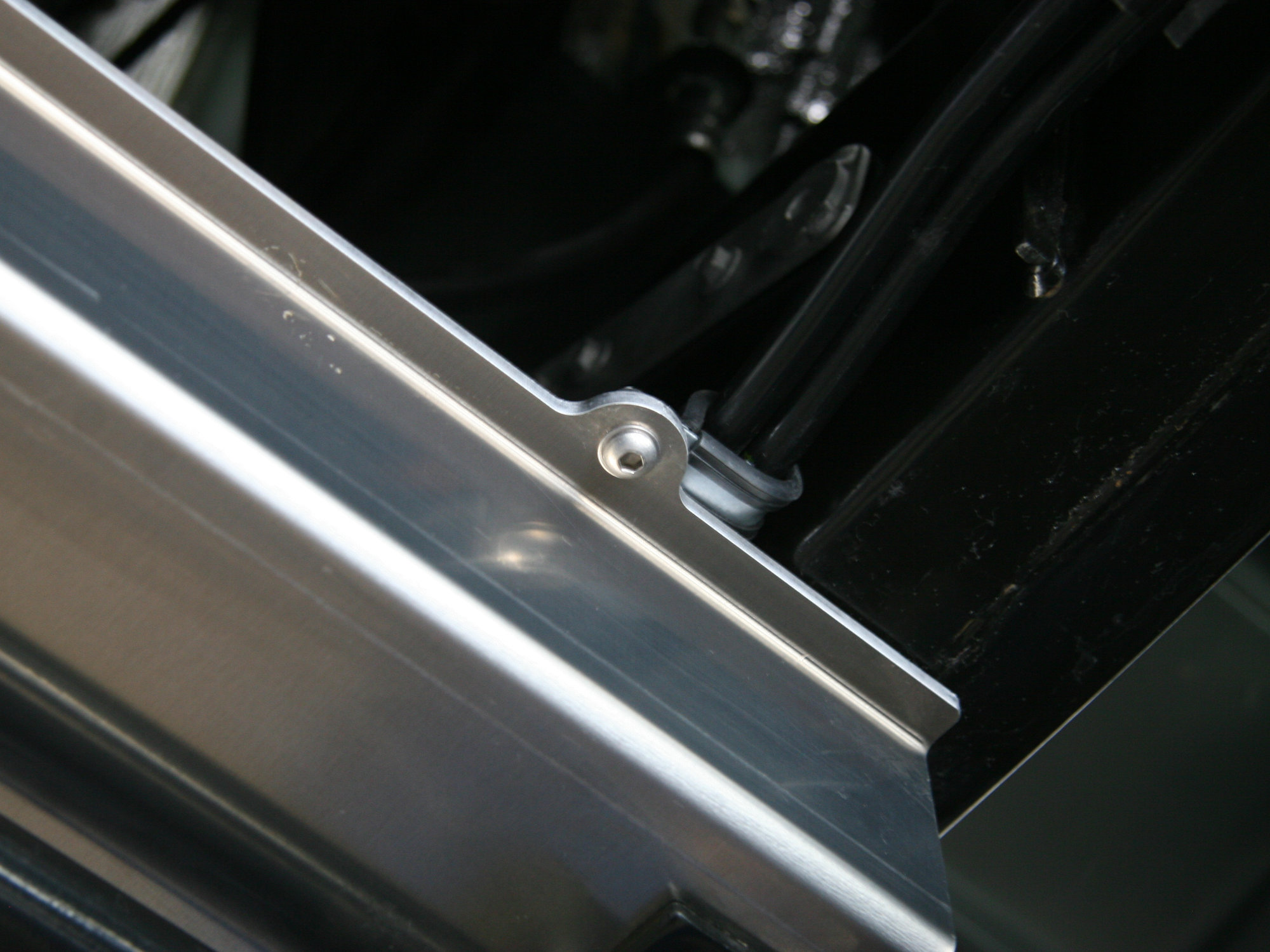 Schutzplatte für Kraftstoffkuehler Land Rover Defender.000