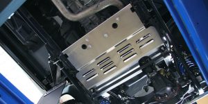 Schutzplatte Kraftstoffkuehler Land Rover Defender